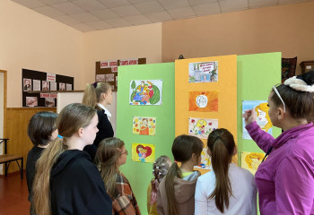 Выставка рисунков«Моя мама лучше всех»